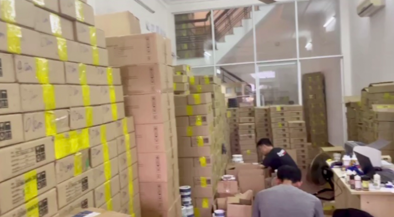 TP Hồ Chí Minh: Phát hiện kho hàng tinh dầu, thuốc lá điện tử nhập lậu trị giá hơn 70 tỷ đồng